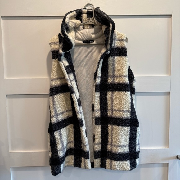 Mesh + Lace Jackets & Blazers - Black and Cream XL Sherpa Vest